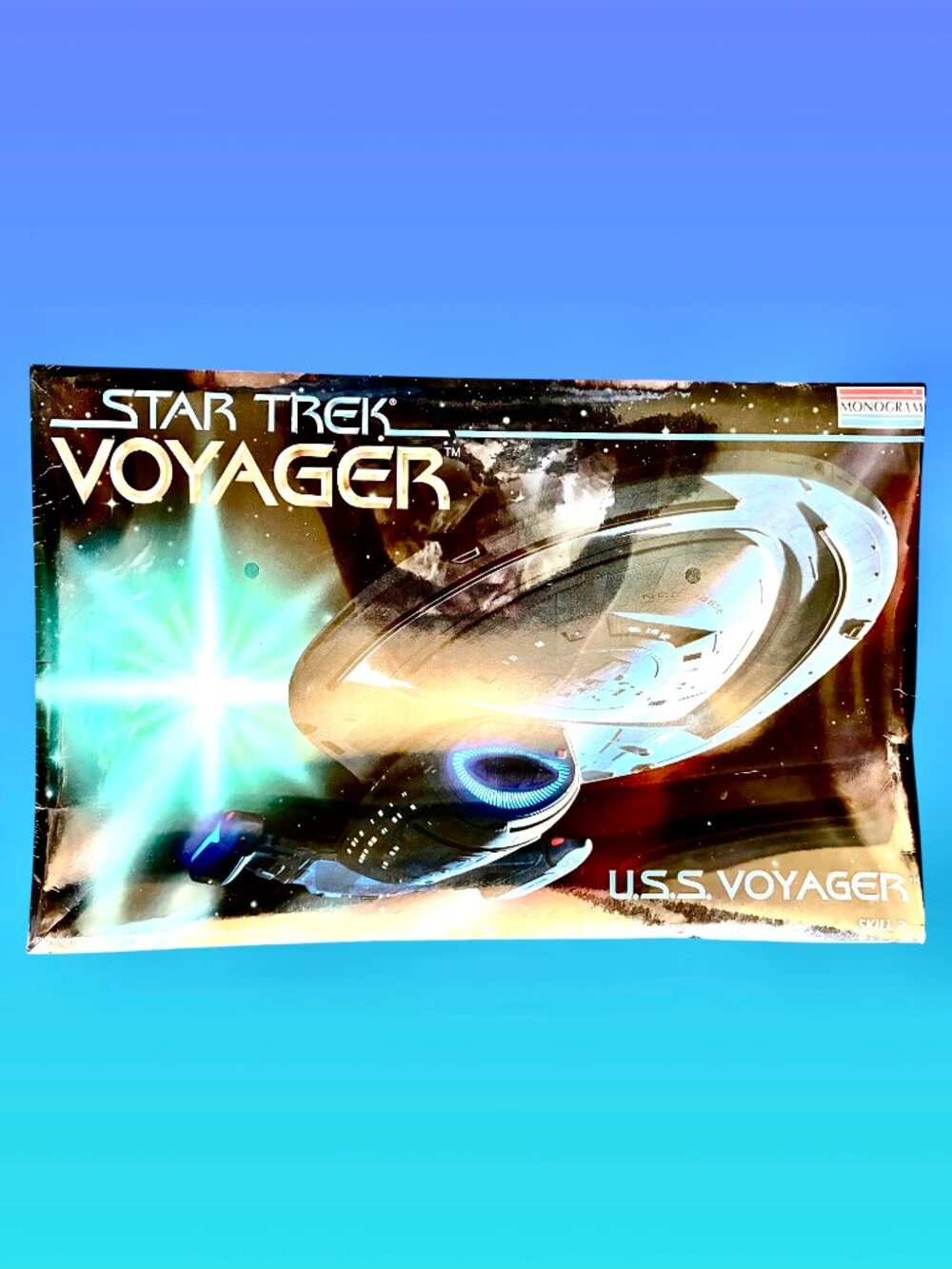 STAR TREK Vintage 1995 USS Voyager Monogram Model Kit New Sealed * dented box *